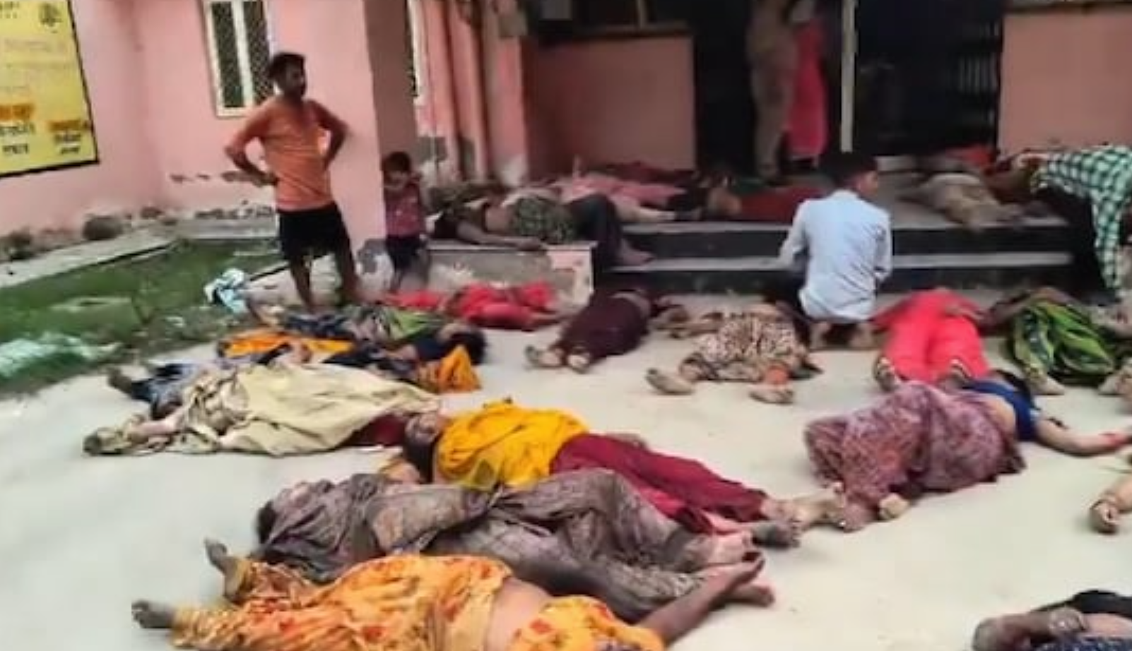 116 muertos tras estampida en ceremonia religiosa en la India